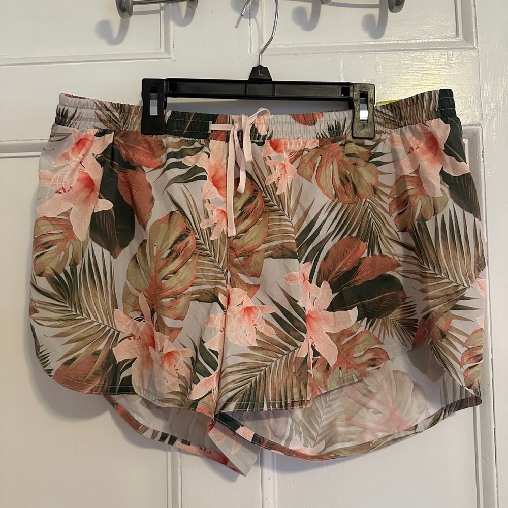 NWT women’s old navy active wear shorts